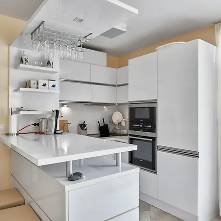 2bd Flat With Balcony In Flores Garden Complex By Flat Mаnаger Apartamento *