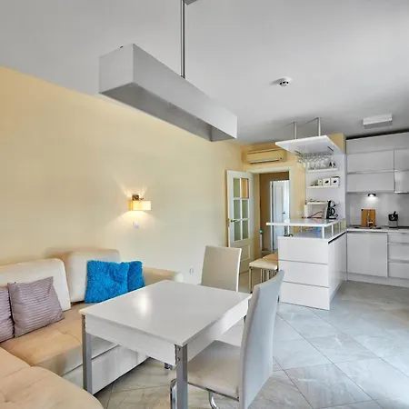 דירה 2bd Flat With Balcony In Flores Garden Complex By Flat Mаnаger צ'רנומורץ