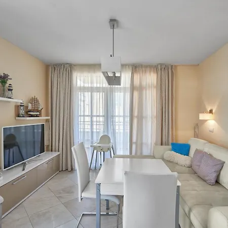 2bd Flat With Balcony In Flores Garden Complex By Flat Mаnаger Черноморец